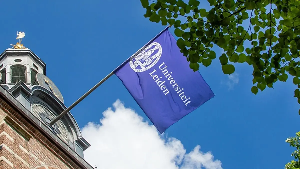 Leiden University flag.